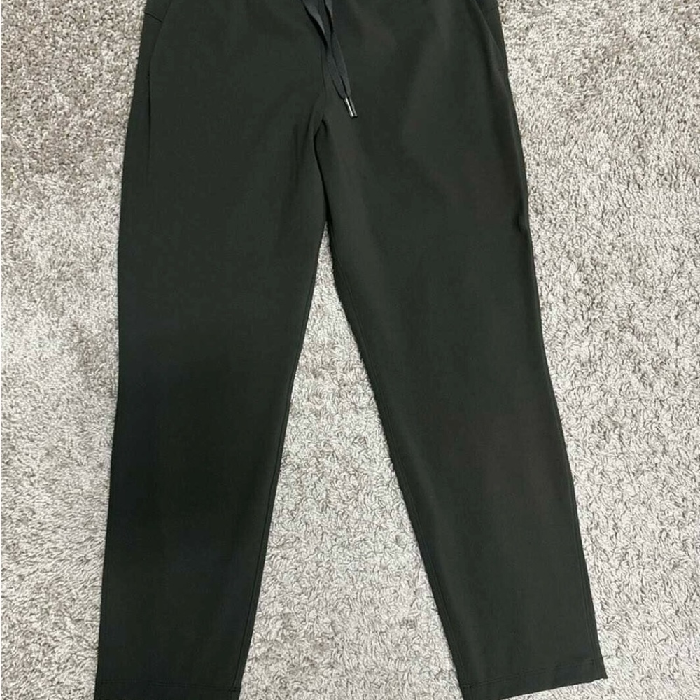 Lululemon Athletica  Cropped Pants